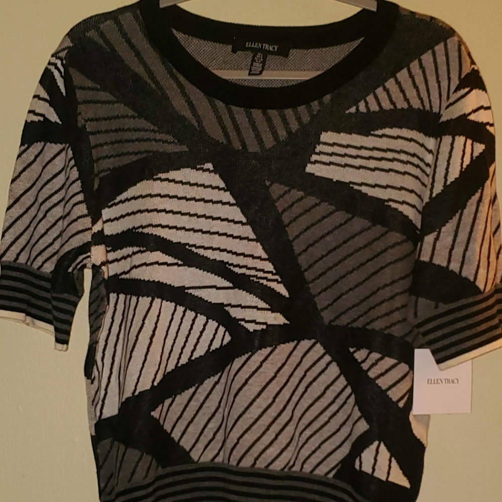 Ellen Tracy Graphic Gray and Black Short Sleeve Sweater